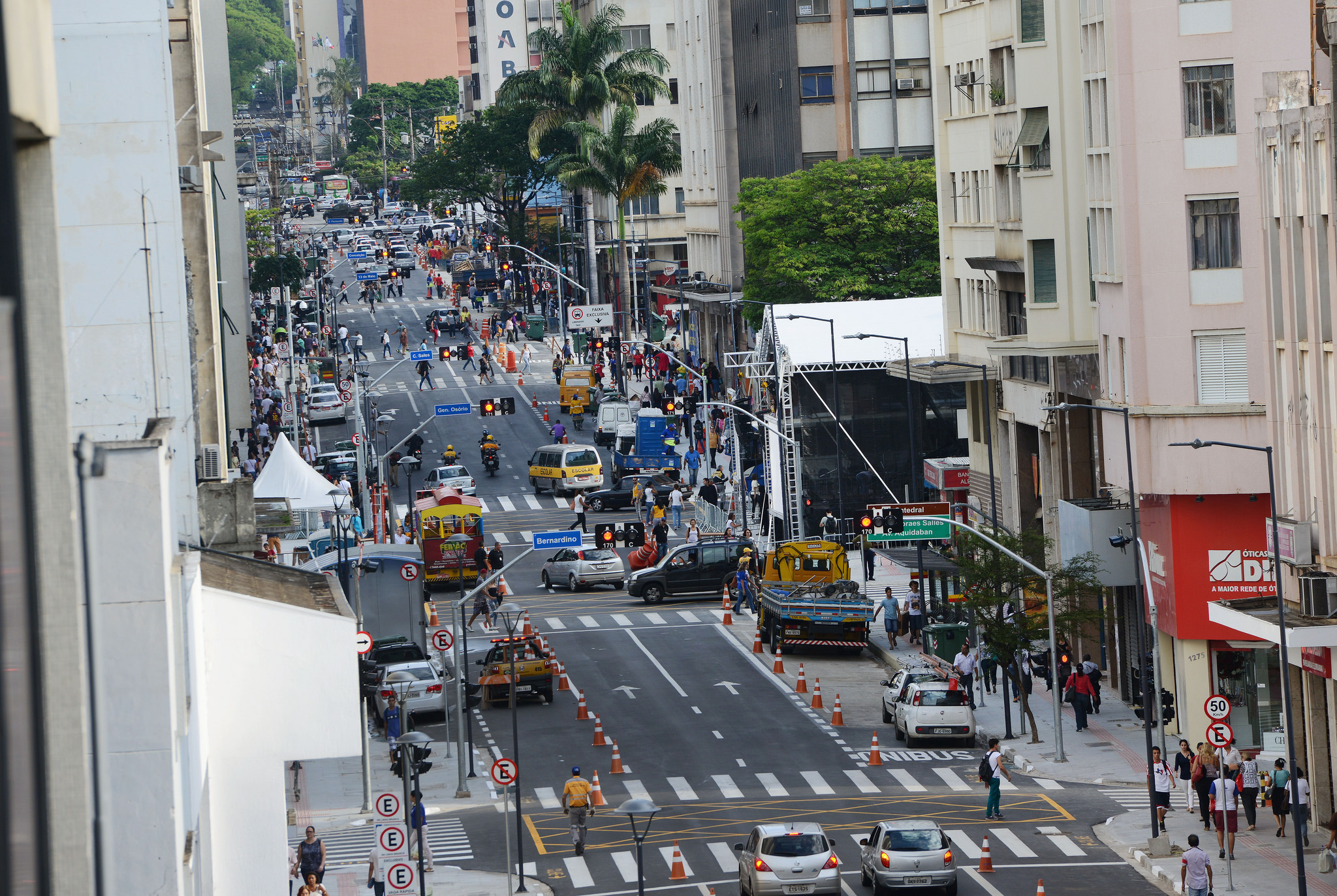 Revitalização de vias, com reforço da sinalização, é um dos mecanismos utilizados para melhorar o trânsito