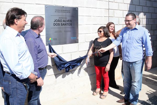 Descerramento da placa: autoridades presentes