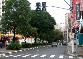 Ajuste dos semáforos é importante porque o funcionamento muda de acordo com o horário