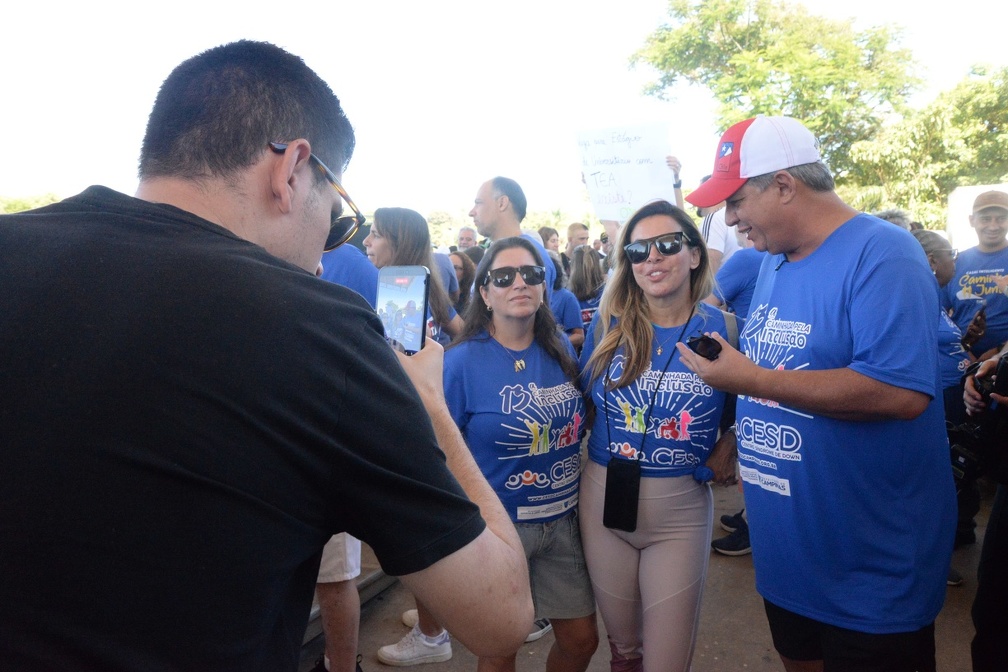 O prefeito em exercício, Wanderley de Almeida, participou da ação na Praça Arautos da Paz