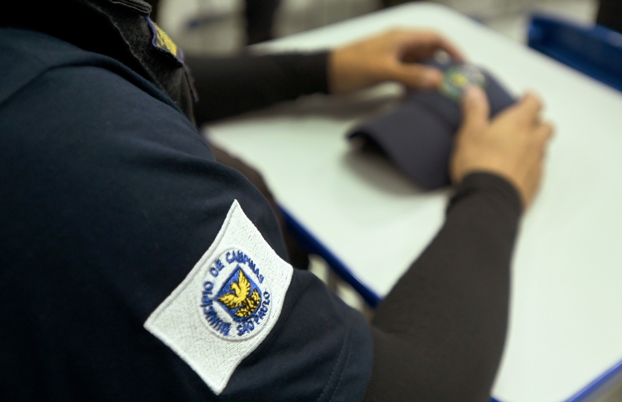 A ação imediata da equipe do GPOM terminou na prisão do agressor ainda no quintal da casa