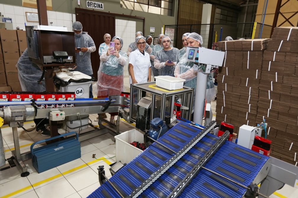 Visita permite acompanhar processo de fabricação dos produtos do Café Canecão