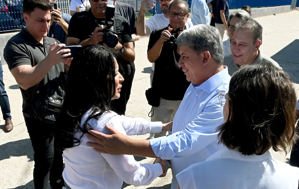 O vice-prefeito Wanderley de Almeida recebeu Cristiane Freitas