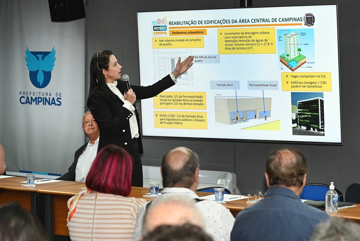 A secretária de Urbanismo, Carol Baracat, apresentou a proposta, que passará por audiência pública
