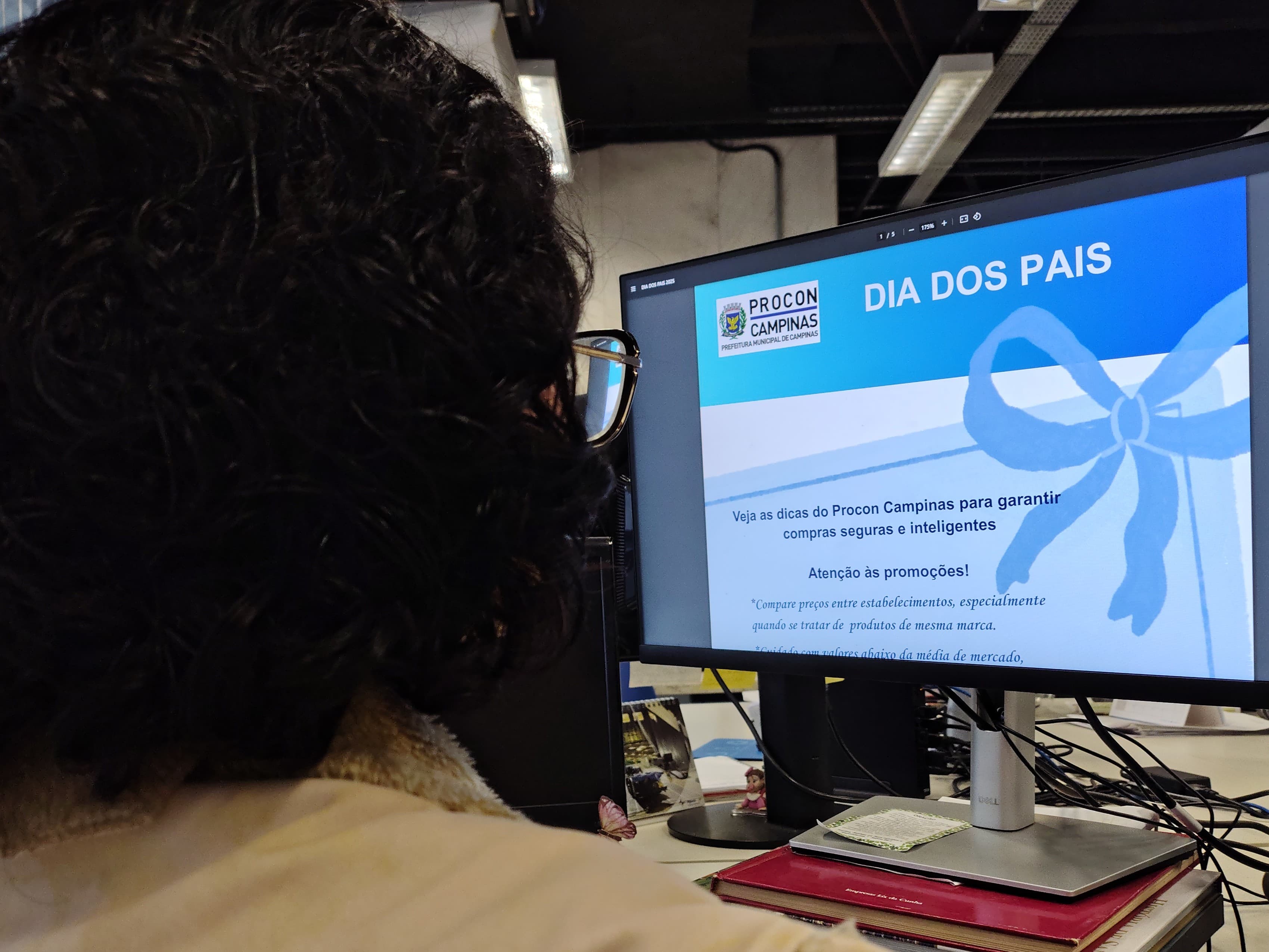 Entre as dicas da cartilha está que ao comprar na internet, evite clicar diretamente em links de redes sociais