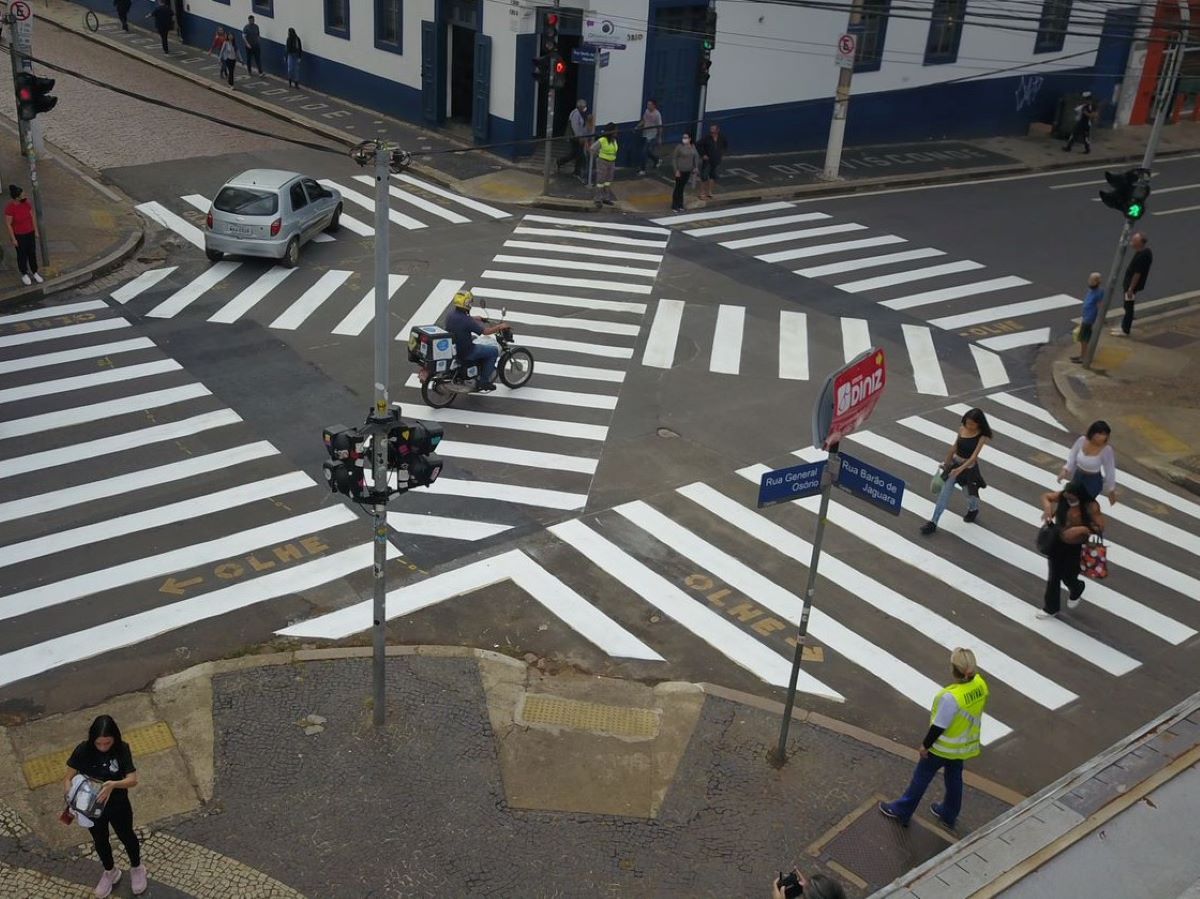Pedestres responderão a questionários sobre a mudança