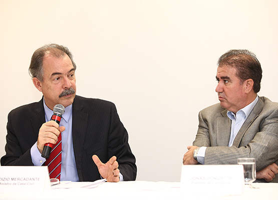 O ministro da Casa Civil, Aloízio Mercadante, participou da cerimônia