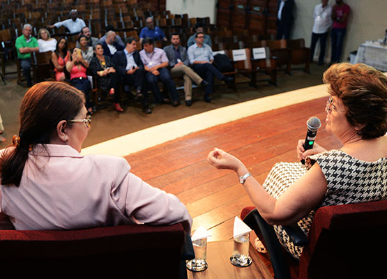 Dra. Sílvia Brandalise, do Boldrini, ministrou palestra