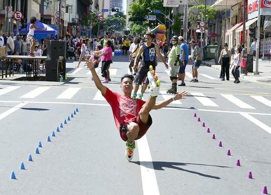 Principal avenida da cidade ficou fechada para o trânsito