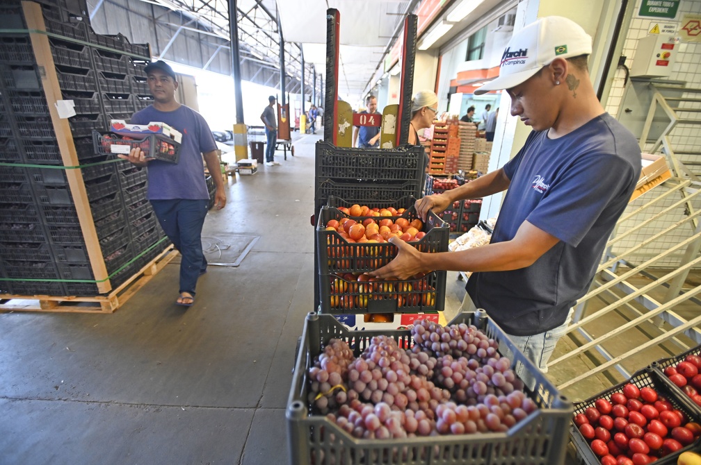 Frutas tropicais e hortaliças tiveram queda de preços na Ceasa na última semana