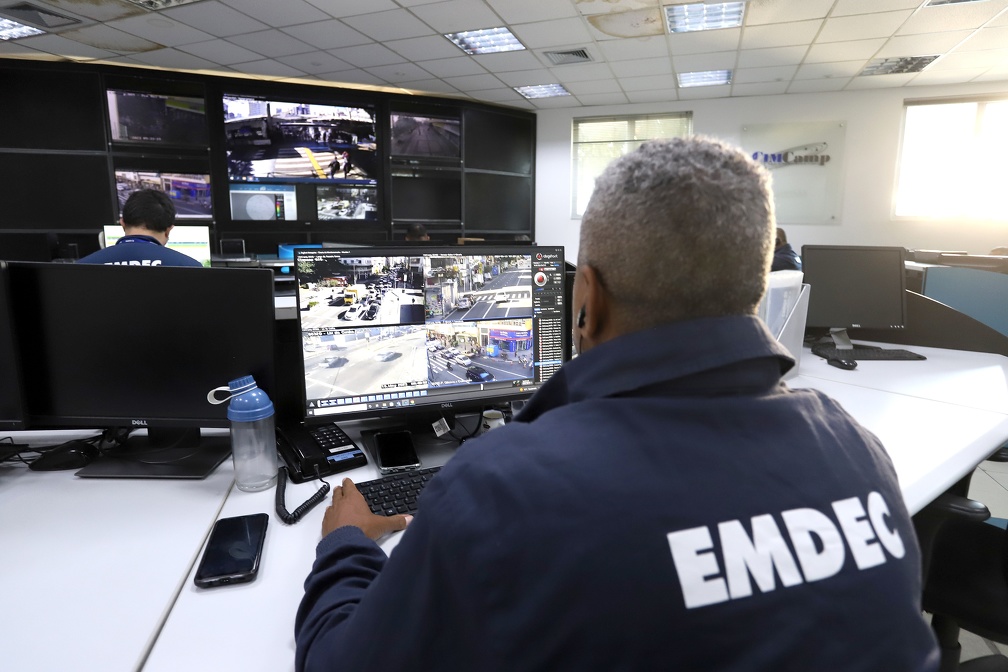 As equipes do Centro de Controle Operacional (CCO) de Trânsito e Transporte, da Emdec, operarão em seu horário normal
