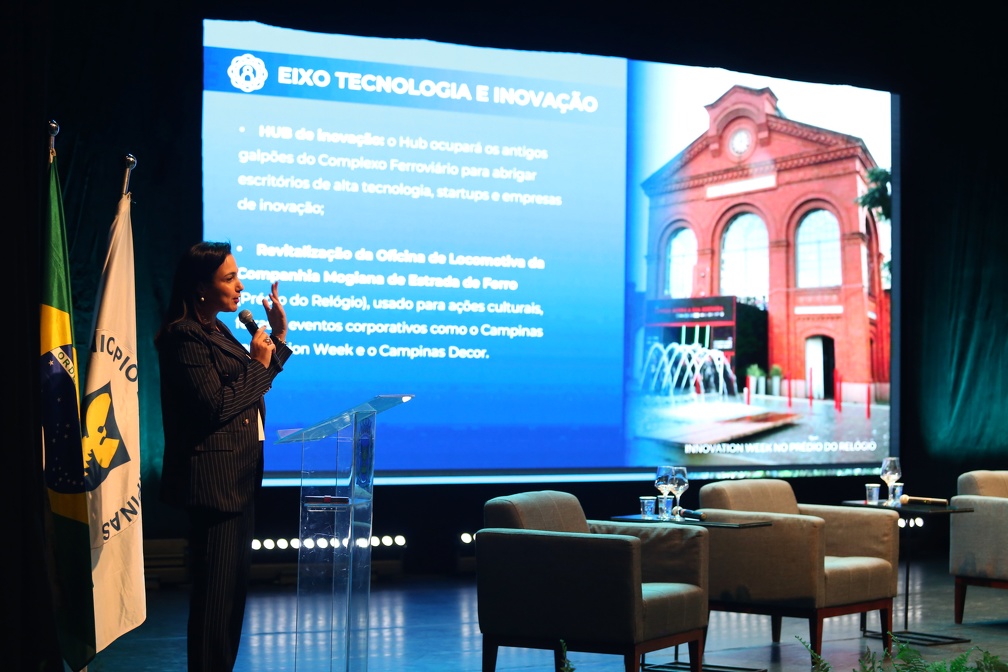 A secretária de Urbanismo de Campinas, Carolina Baracat, abriu o seminário e falou das ações em andamento na cidade para revitalizar a área central