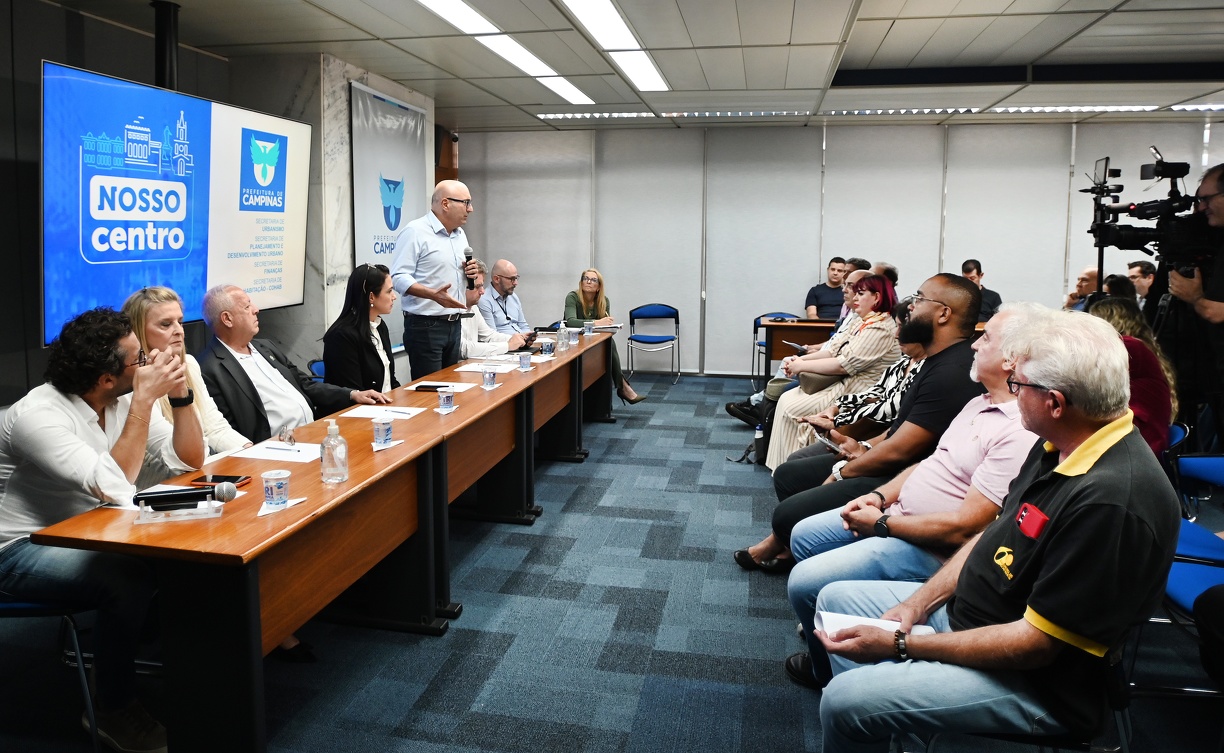 Entidades representantes do comércio, do setores imobiliário e da construção civil, entre outros, participaram do encontro