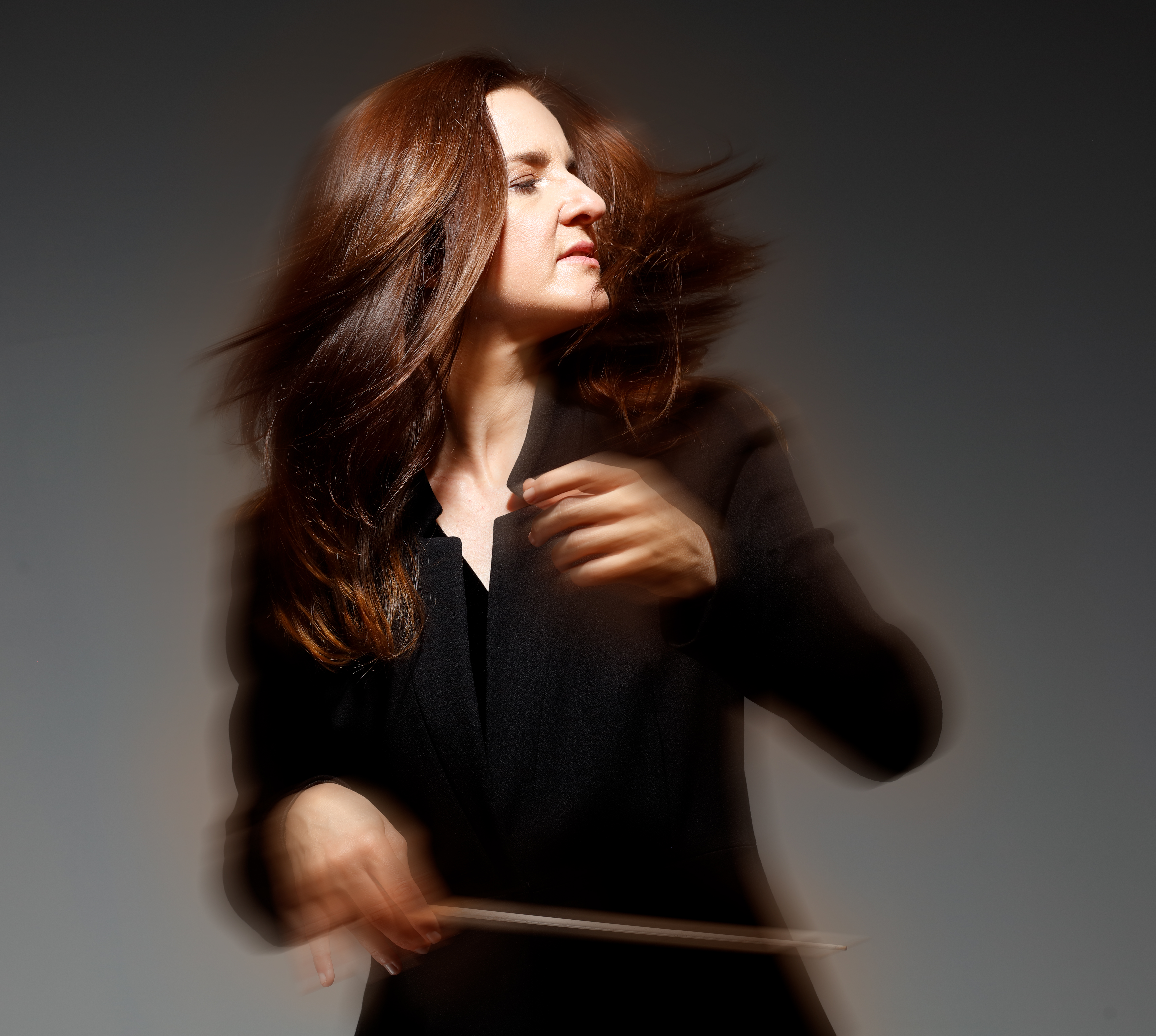 A maestrina Cinthia Alireti conduzirá o concerto