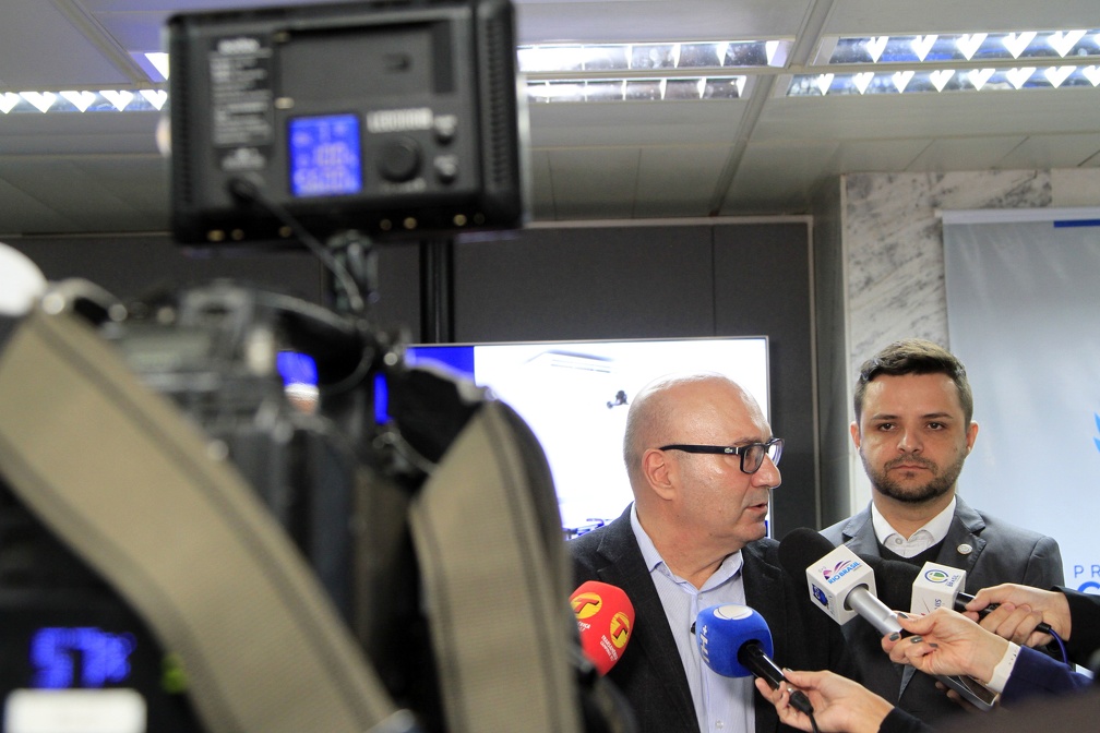 Projeto de instalação dos aparelhos foi apresentado pelo prefeito Dário Saadi e pelo secretário de Educação, José Tadeu Jorge, durante coletiva de imprensa