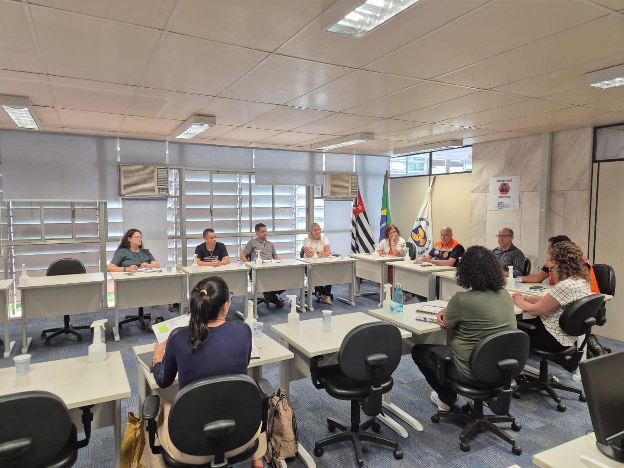 Com membros das secretarias de Governo, Saúde e Relações Institucionais, Comitê vai elaborar uma agenda para iniciar as capacitações dos voluntários