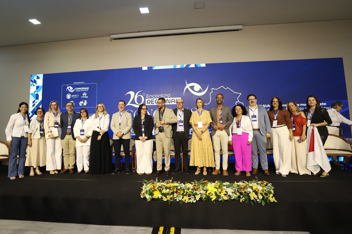O encontro reuniu autoridades dos três níveis de poder e representantes de entidades atuantes na assistência social