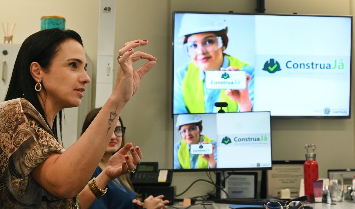 Para divulgar o ConstruaJá e orientar os profissionais na utilização do novo sistema, a secretária de Urbanismo, Carolina Baracat, realizou diversas apresentações da inovação
