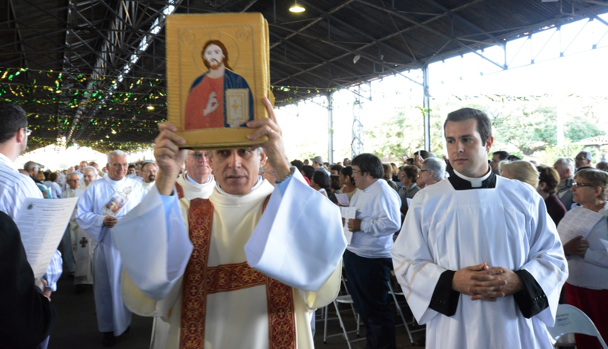 No final da tarde, a partir das 17h, Emdec monitora a procissão no entorno da Catedral Metropolitana e da Basílica Nossa Senhora do Carmo,