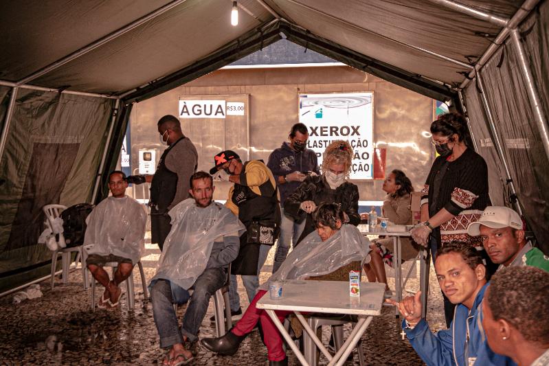 Corte de cabelo faz parte dos serviços oferecidos