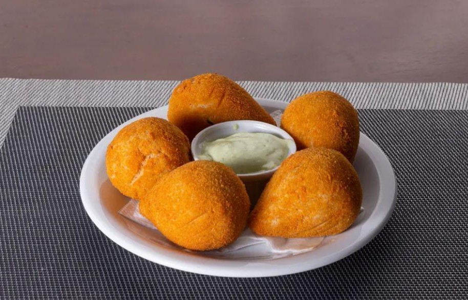 Petisco Musical é a junção de música ao ar livre e boa comida com preço especial, como as coxinhas do Distrito Bar e Restaurante