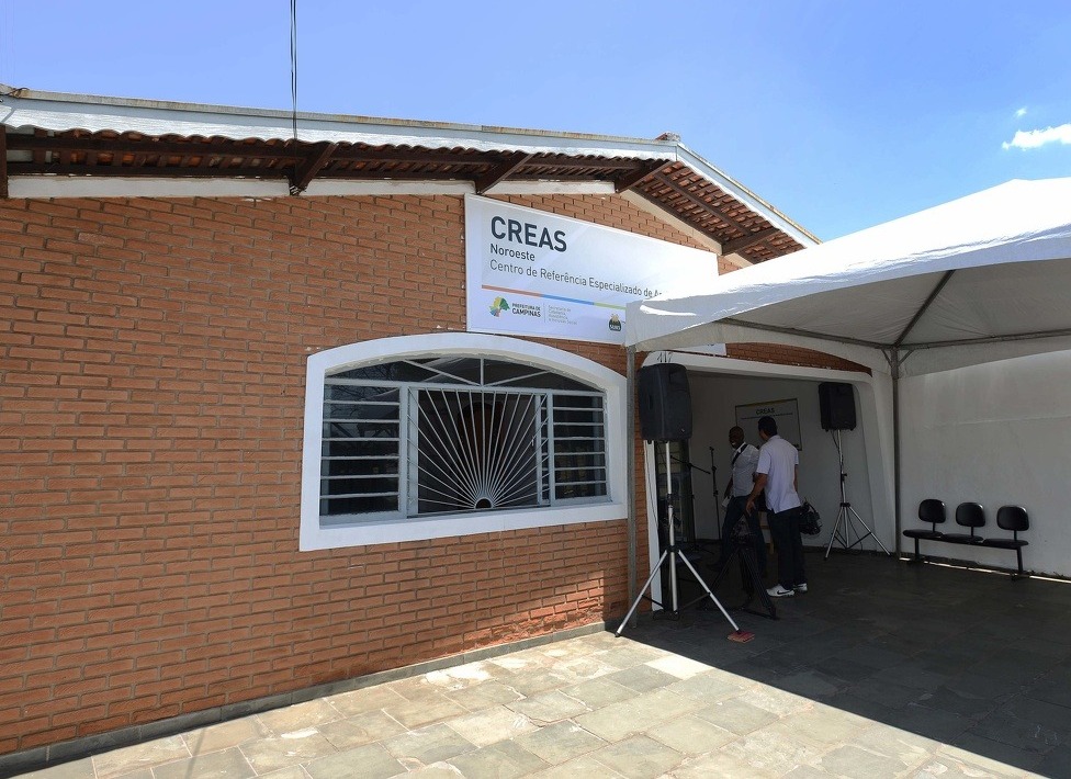 Para solicitar o benefício é preciso ir até uma unidade do CREAS (Centro de Referência Especializado de Assistência Social)