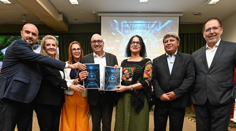 Dário entregou estudo técnico que atesta capacidade de Campinas para receber o supercomputador do governo federal