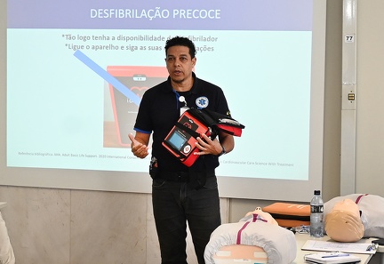 O objetivo do treinamento é ensinar as pessoas a agirem nos primeiros minutos após o incidente, que são decisivos para salvar vidas
