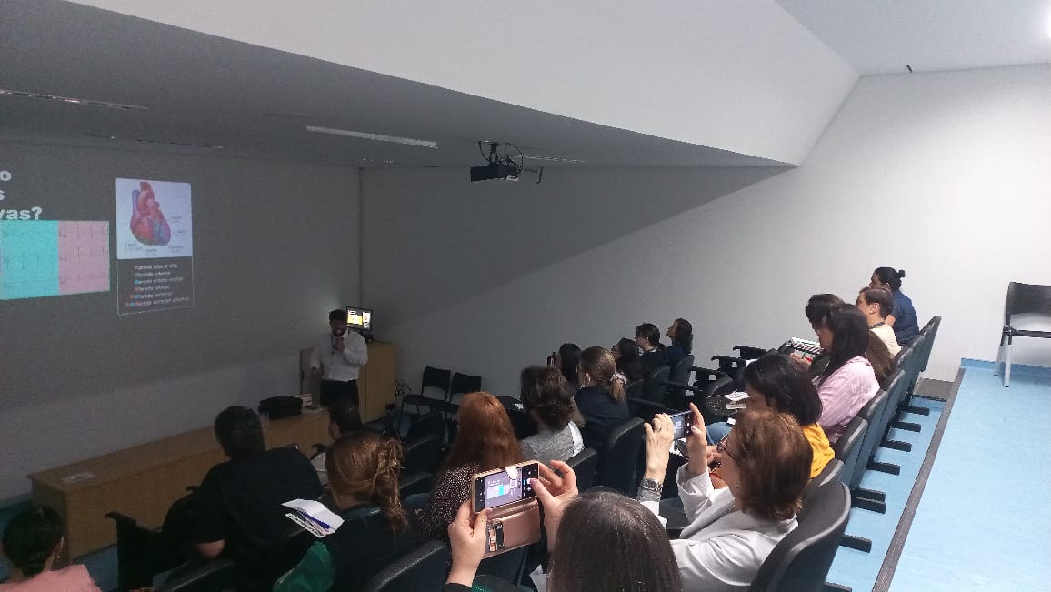 O treinamento aconteceu no ambulatório do Mário Gatti e foi direcionado a profissionais incluindo médicos, enfermeiros e farmacêuticos