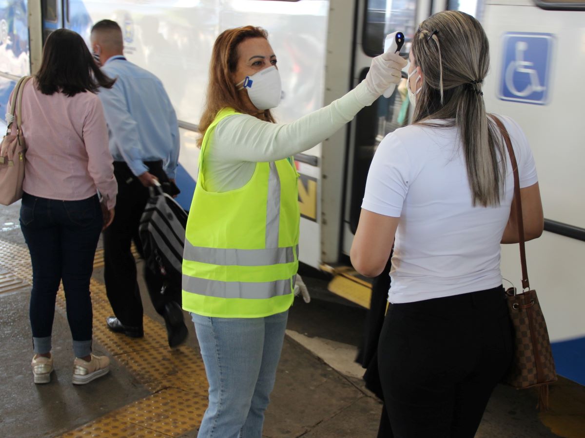 Ação seguirá durante todo o mês nos terminais urbanos municipais