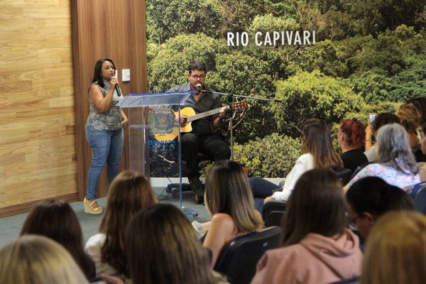 Os funcionários Margareth Hubinger e Luiz Feli