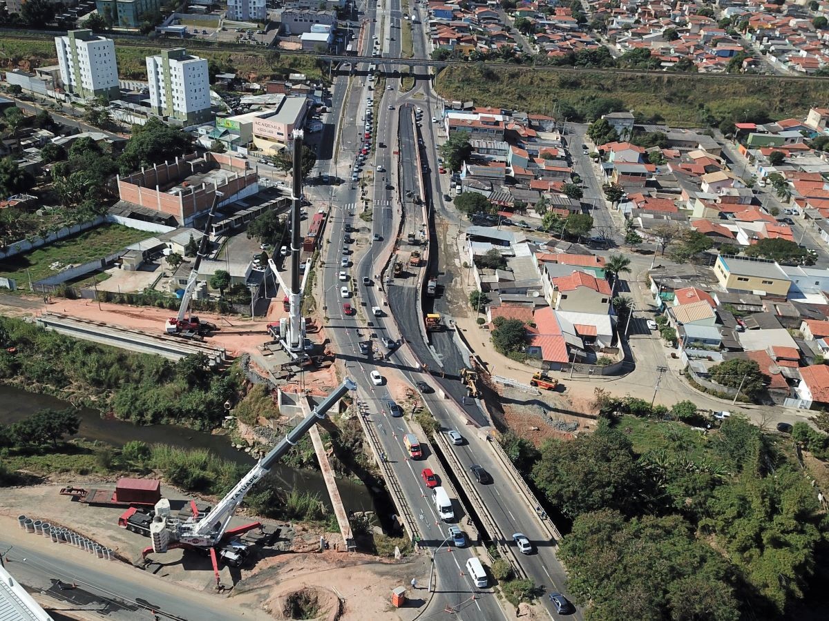 O local recebe obras de drenagem, aplicação do pavimento de concreto e construção da Estação Rossin