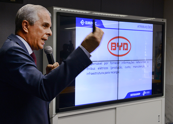 Secretário de Transportes, Carlos José Barreiro, explica o projeto