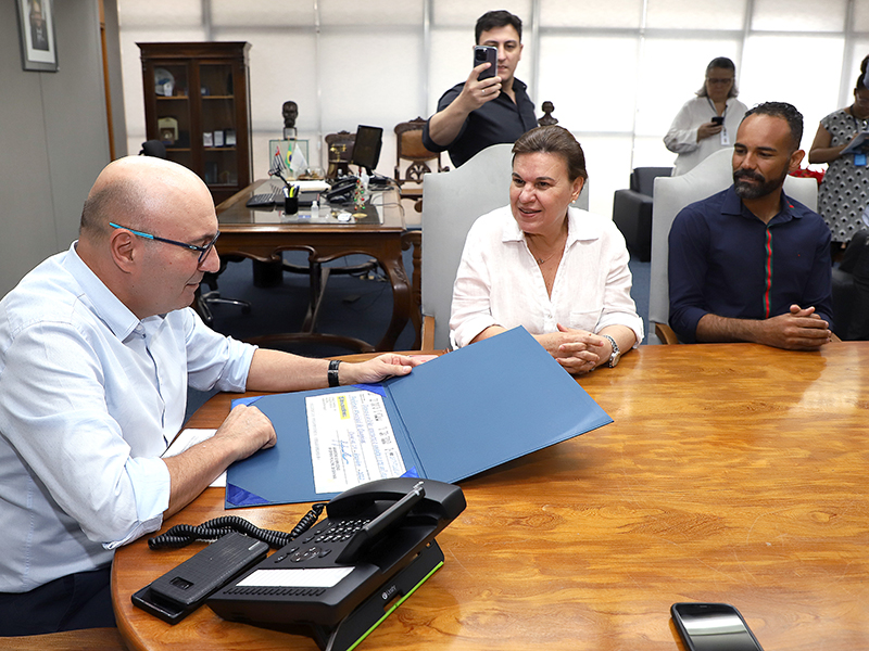 Presidente da Câmara entrega cheque simbólico ao prefeito de Campinas