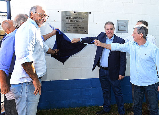 Descerramento da placa marca entrega da EEE