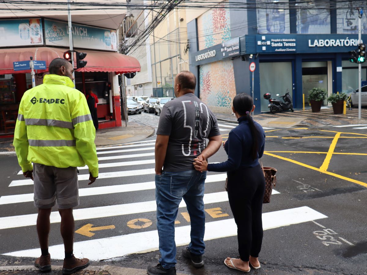 Agente de trânsito: equipes da Emdec com serviços essenciais funcionando no feriado