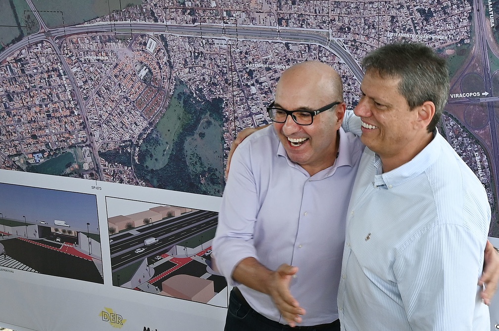 Dário Saadi e o governador Tarcísio de Freitas visitaram obras de duplicação da rodovia Miguel Melhado