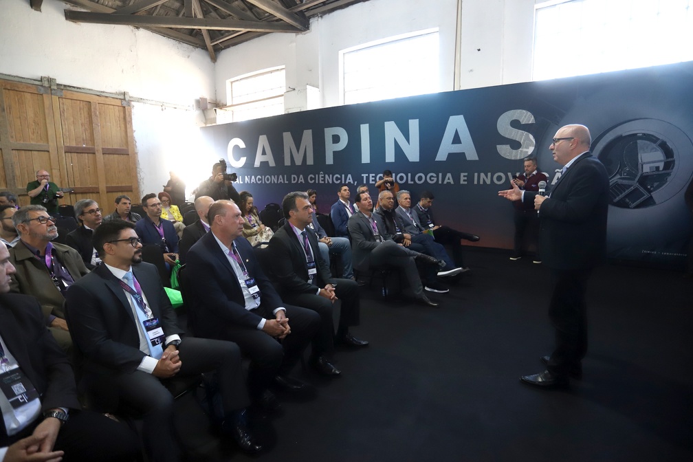 O prefeito Dário Saadi durante reunião com prefeitos da RMC no Campinas Innovation Week
