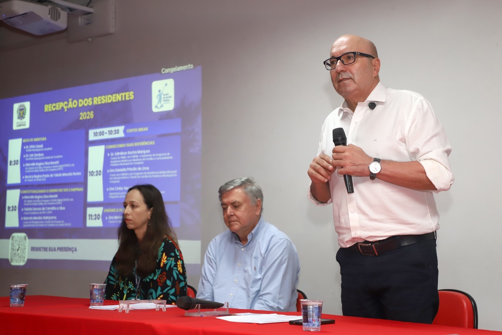 Dário ao lado do secretário de Saúde, Lair Zambon, durante recepção aos novos residentes