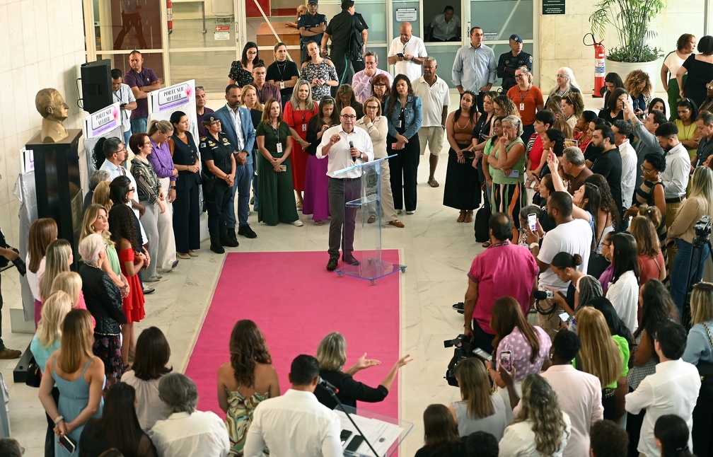 Prefeito Dário Saadi na abertura da programação do Mês da Mulher 2026, no saguão do Paço Municipal