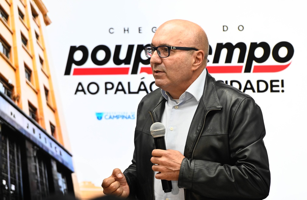 O prefeito Dário Saadi durante anúncio do novo Poupatempo: importância no contexto de revitalização do Centro