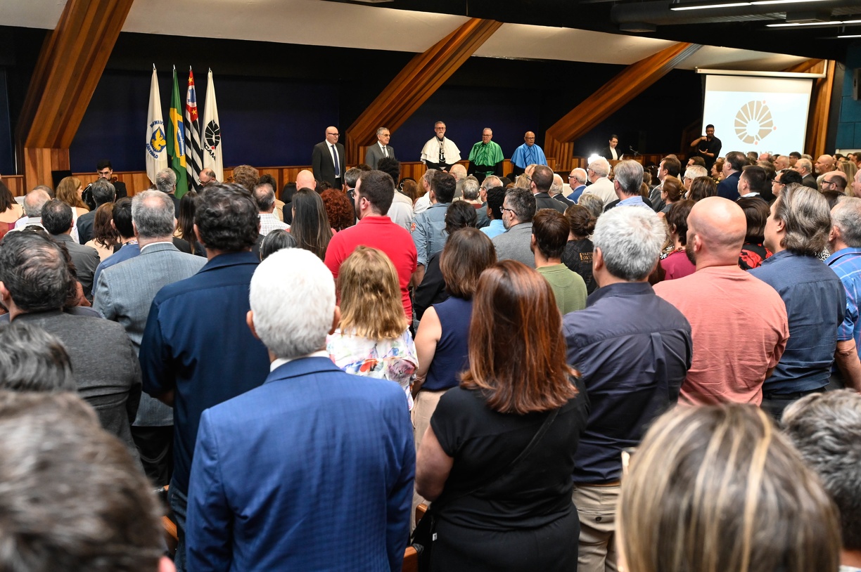 Posse foi acompanhada pela comunidade acadêmica, autoridades e convidados