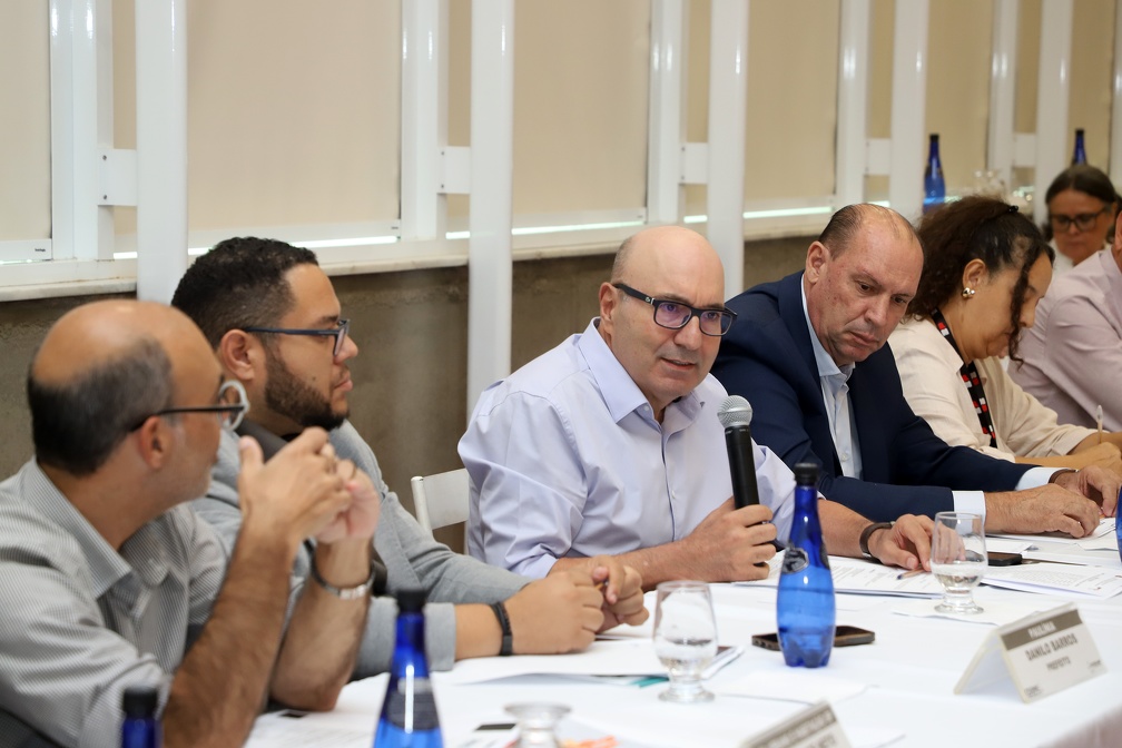 O prefeito de Campinas, Dário Saadi, presidente do Conselho de Desenvolvimento da RMC, durante reunião em Paulínia