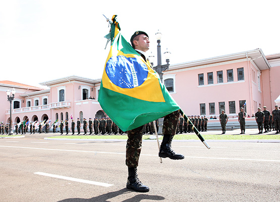 Bandeira Brasileira é apresentada durante o evento