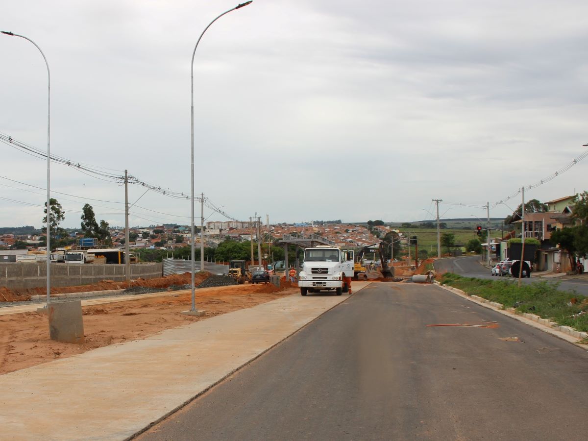 Ação ocorre na altura da Rua Fernando Ferreira da Silva.
