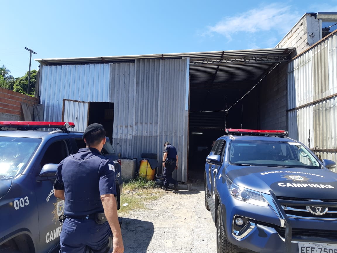 Galpão era usado como desmanche