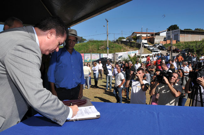 Jonas também assina o documento