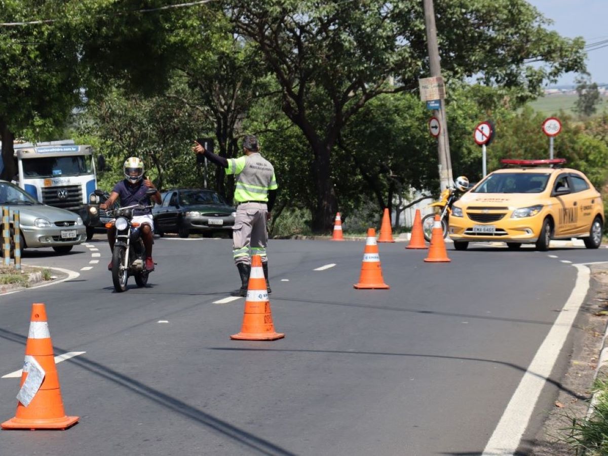 Agentes da Emdec irão sinalizar o trânsito durante interdição no Cambuí para obras no feriado de Corpus Christi