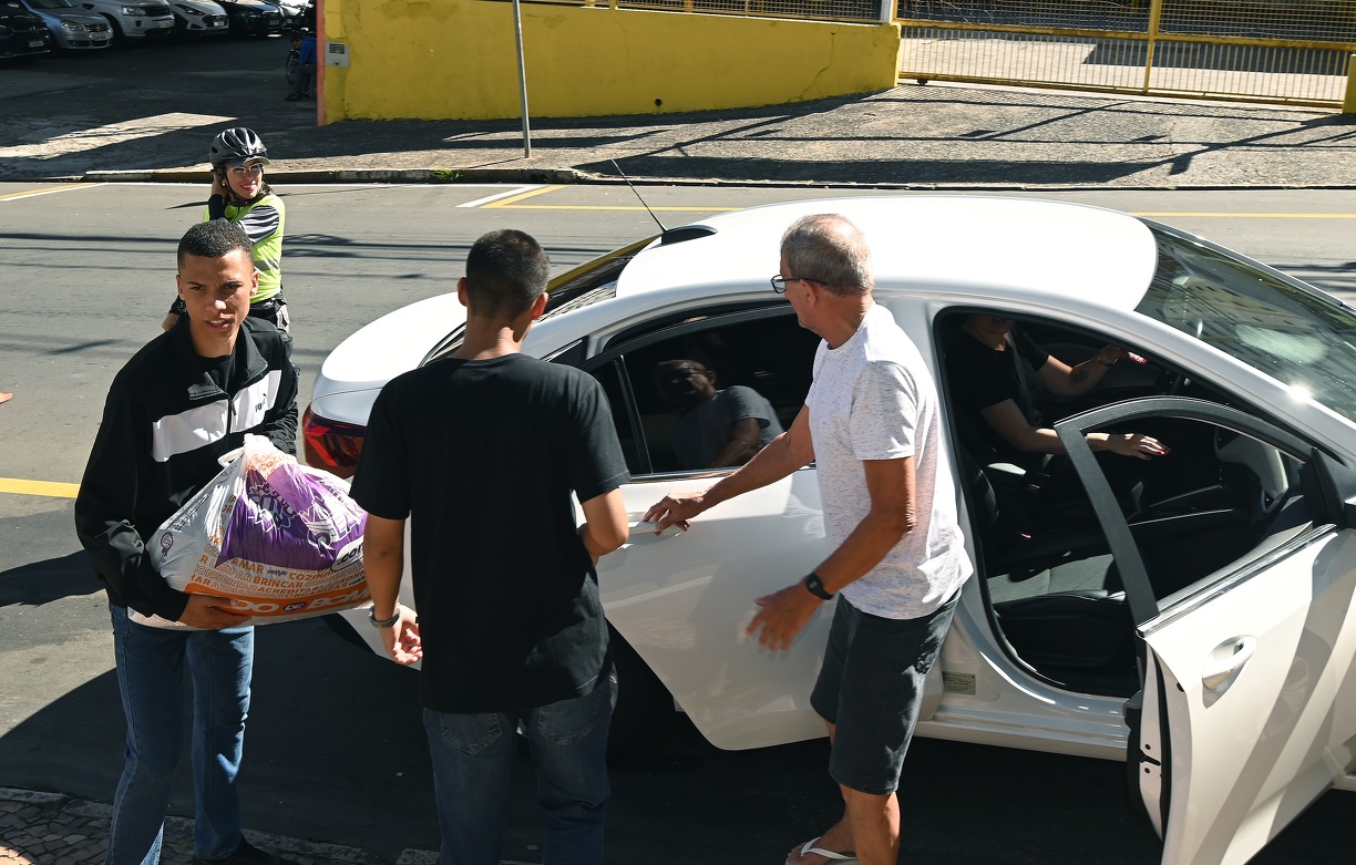 Além da entrega de perucas a pacientes em tratamento, haverá também corte de cabelo gratuito para doação, aberto aos colaboradores do hospital e à comunidade