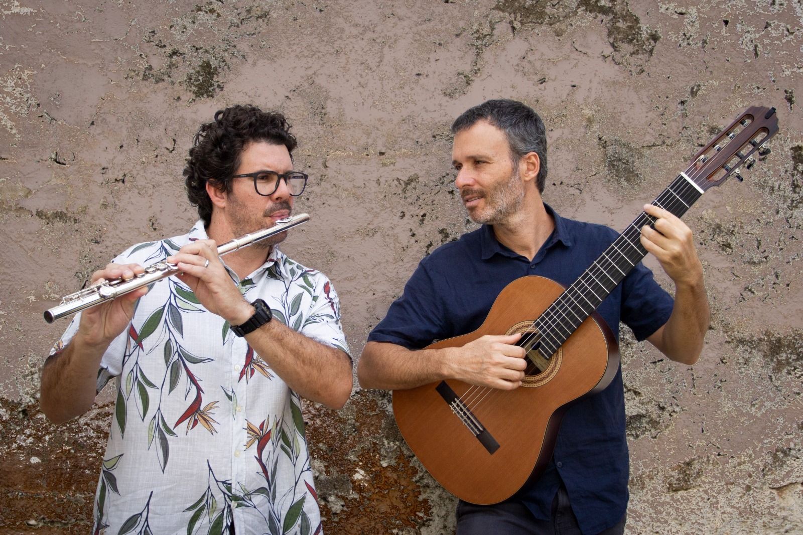 Os músicos criam conversa musical em que o choro, o jazz e a música de câmara se aproximam